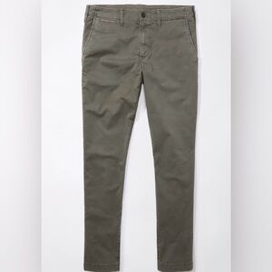 AEO Men’s Slim Khaki Pants